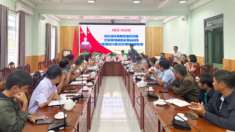 Quang cảnh buổi làm việc