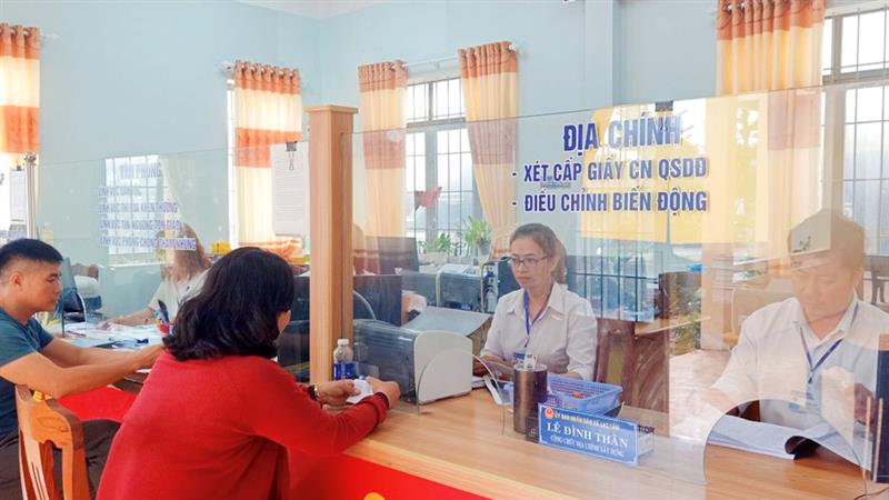 Lạc Lâm quyết liệt trong công tác CCHC đảm bảo phục vụ tốt nhu cầu của Nhân dân