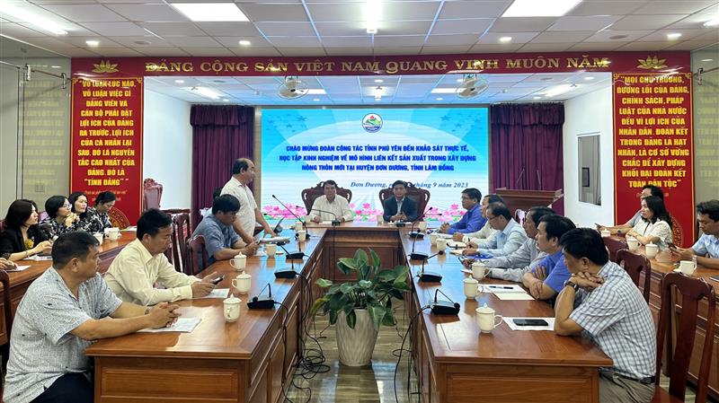 Quang cảnh buổi làm việc