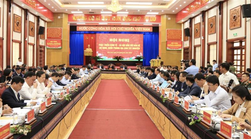 Quang cảnh Hội nghị phát triển kinh tế-xã hội gắn với bảo vệ an ninh, quốc phòng địa bàn Tây Nguyên