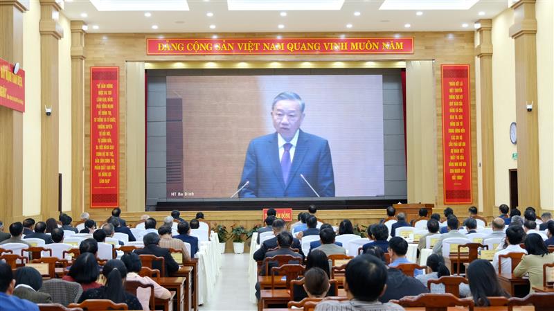 Các đại biểu tại điểm cầu Tỉnh uỷ Lâm Đồng nghe kết luận Hội nghị của Tổng Bí thư, Chủ tịch nước Tô Lâm