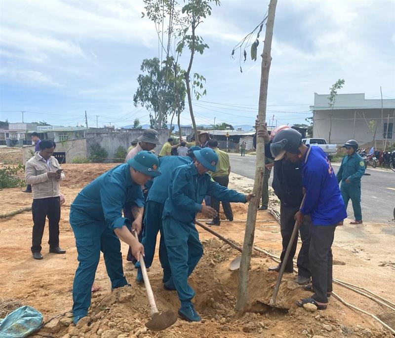 Các lực lượng tham gia trồng cây