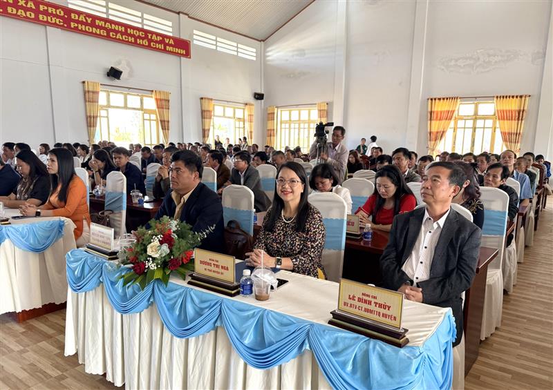 Các đại biểu tham dự lễ công bố