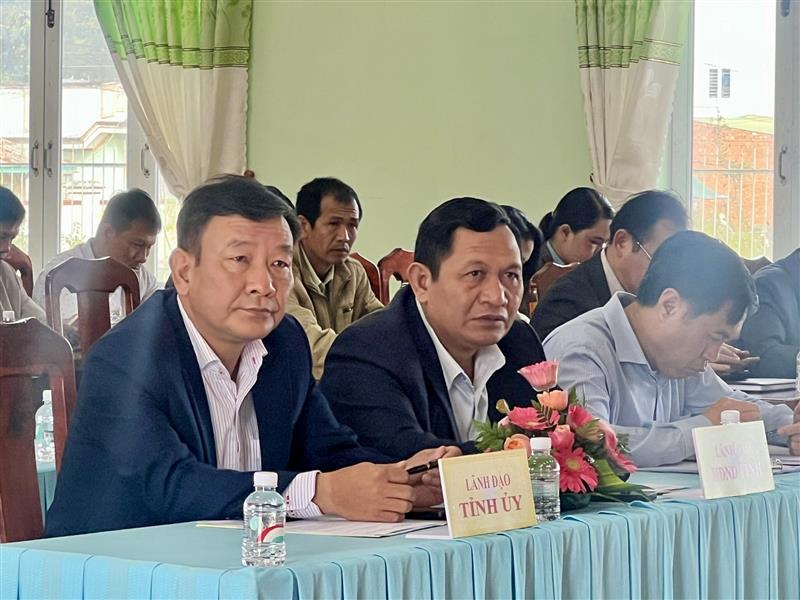 Các đồng chí lãnh đạo tỉnh dự buổi tiếp xúc