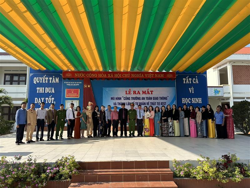 Ra mắt Tổ tự quản về trật tự an toàn giao thông