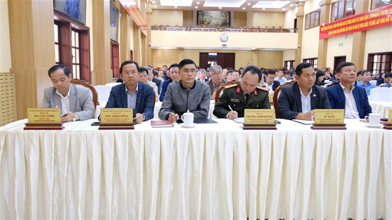 Các đồng chí Uỷ viên Ban Thường vụ, Chủ nhiệm Uỷ ban Kiểm tra Tỉnh uỷ, đại diện lãnh đạo HĐND tỉnh tham dự Hội nghị