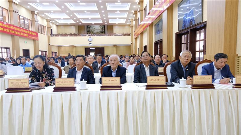 Các đồng chí nguyên lãnh đạo tỉnh qua các thời kỳ tham dự Hội nghị