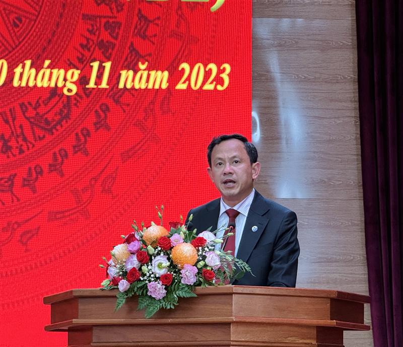 Bí thư Huyện ủy Đơn Dương Trương Văn Tùng phát biểu tại kỳ họp