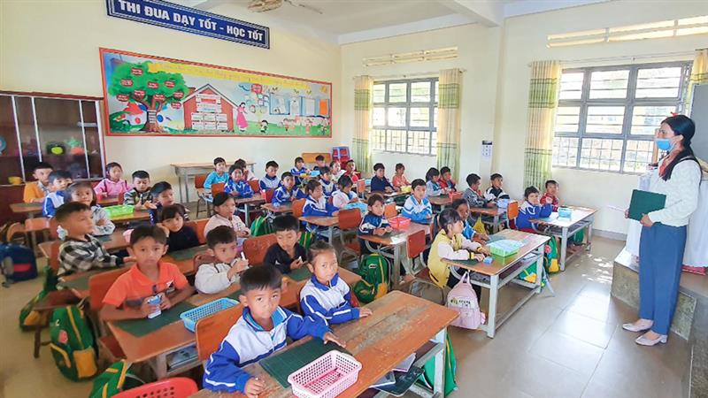 Trường Tiểu học R’Lơm mở lớp tăng cường Tiếng Việt cho học sinh đồng bào DTTS chuẩn bị bước vào lớp 1