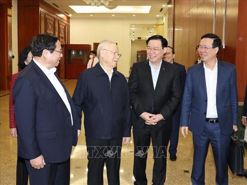 Tổng Bí thư Nguyễn Phú Trọng cùng các đồng chí lãnh đạo Đảng, Nhà nước tham dự phiên họp