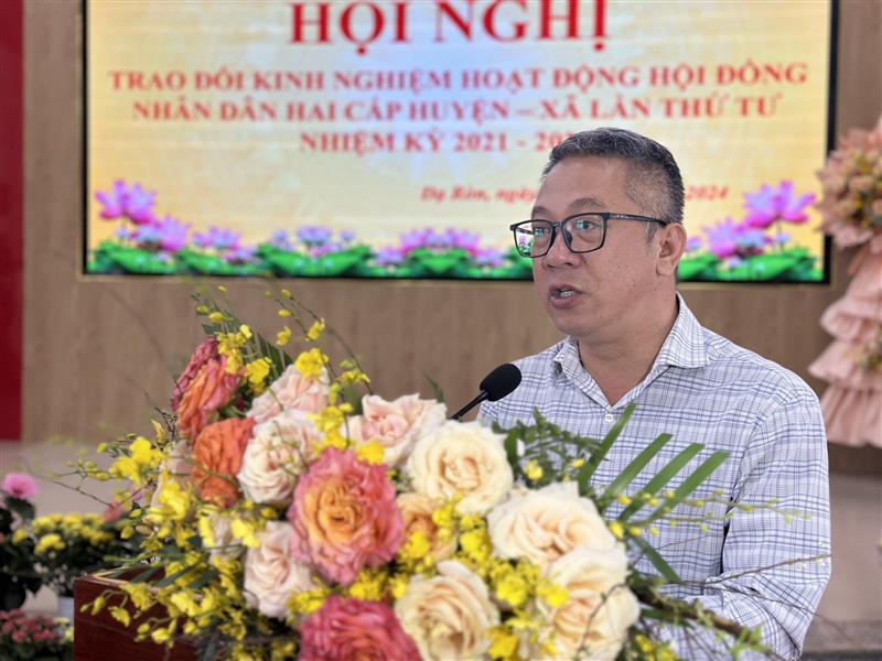 Đồng chí Nguyễn Lâm Vũ – Trưởng Ban Kinh tế - Ngân sách HĐND tỉnh, phát biểu chia sẻ kinh nghiệm tại hội nghị