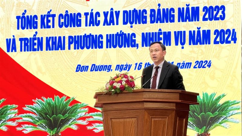 Đồng chí Trương Văn Tùng- Bí thư Huyện ủy Đơn Dương phát biểu tại hội nghị