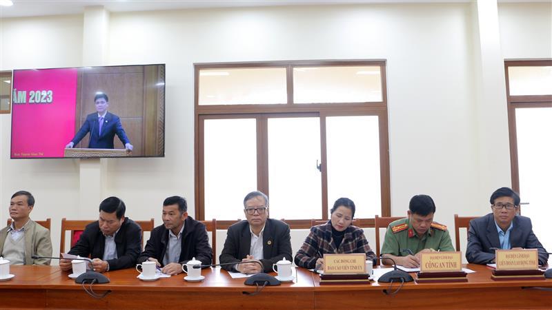 Các đồng chí báo cáo viên Tỉnh ủy tham dự hội nghị tại điểm cầu Lâm Đồng.