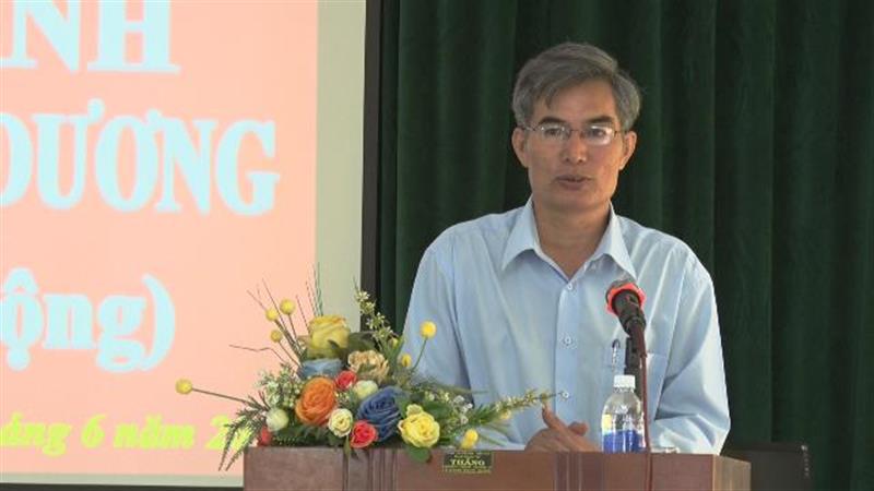 Đồng chí Đinh Ngọc Hùng Bí thư Huyện ủy phát biểu bế mạc hội nghị