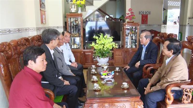 Đồng chí Bí thư Tỉnh ủy thăm gia đình chính sách huyện Đơn Dương
